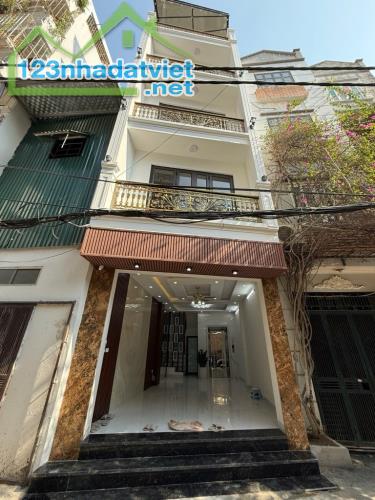 Bán nhà Tân Mai, Nguyễn Chính 5 tầng thang máy ngõ, thông, ô tô tránh 40m2 giá 10.9 tỷ