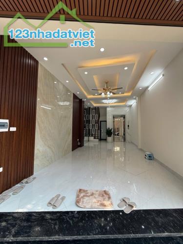 Bán nhà Tân Mai, Nguyễn Chính 5 tầng thang máy ngõ, thông, ô tô tránh 40m2 giá 10.9 tỷ - 1