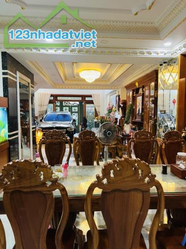 Bán Nhà 5 Tầng Ngay Trần Não (5,6mx19,7m) Thang Máy,Fuul Nội Thất Cao Cấp-Giá 26,5 Tỷ - 1