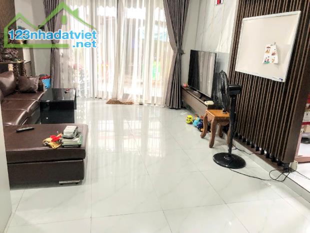 NHÀ BÌNH AN 7 - LÔ GÓC 2 MẶT TIỀN - 60M2 - 3 TẦNG - NGANG:8M - GẦN CHỢ HÒA CƯỜNG - 5.95 TỶ