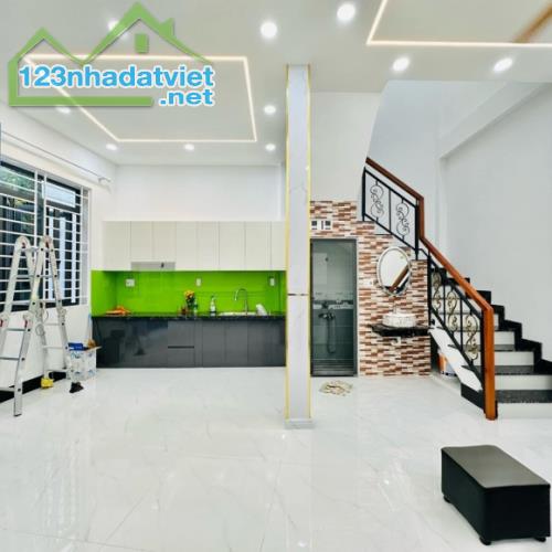 Bán gấp nhà phố Nguyễn Thị Định, Quận 2 _ Chỉ 6 ty…9999 _ Siêu phẩm 2 tầng, sổ riêng_ 81 m