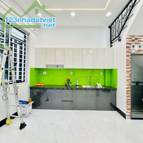 Bán gấp nhà phố Nguyễn Thị Định, Quận 2 _ Chỉ 6 ty…9999 _ Siêu phẩm 2 tầng, sổ riêng_ 81 m - 2