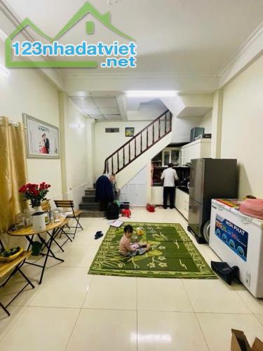 HIẾM-  LÔ GÓC 4 MẶT THOÁNG - VÀI BƯỚC RA PHỐ - TRUNG TÂM CẦU GIẤY- Dt: 30m2 Giá chỉ 5.3 tỷ - 3