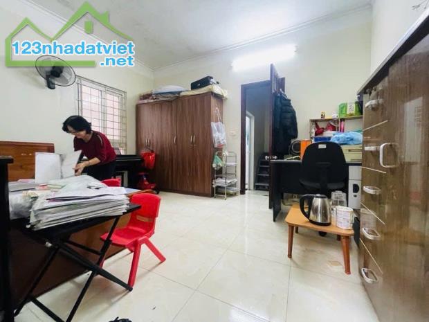 HIẾM-  LÔ GÓC 4 MẶT THOÁNG - VÀI BƯỚC RA PHỐ - TRUNG TÂM CẦU GIẤY- Dt: 30m2 Giá chỉ 5.3 tỷ - 1