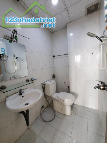 Cần bán căn hộ 2PN ở Sài Gòn Town, 60m2, 2PN, giá bán 1.750 tỷ - 2