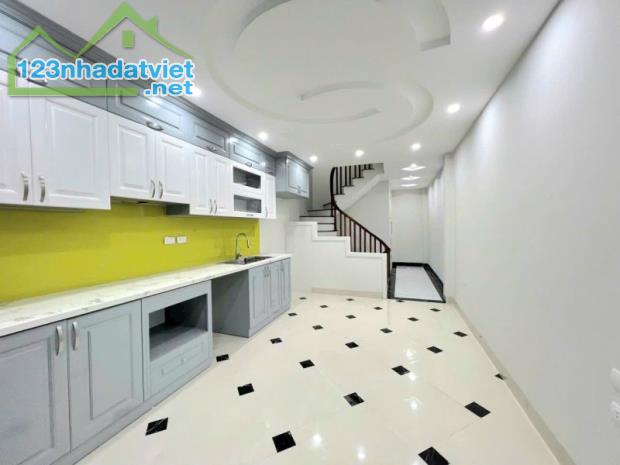 SIÊU PHẨM. Bán nhà Kim Giang, Hoàng Mai. 38m2 x 7 Tầng. THANG MÁY. GẦN PHỐ. Hơn 8 Tỷ.