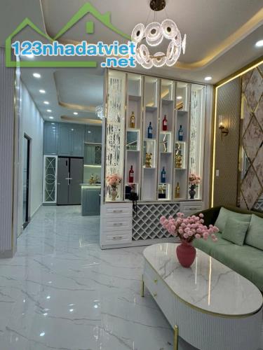 BÁN GẤP NHÀ MỚI XÂY SHR DT 110M2 3 TẦNG 5 PN 5 WC CHỈ 8.9 TỶ Đ PHẠM HỮU LẦU KẾ PMH QUẬN 7 - 4