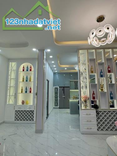 BÁN GẤP NHÀ MỚI XÂY SHR DT 110M2 3 TẦNG 5 PN 5 WC CHỈ 8.9 TỶ Đ PHẠM HỮU LẦU KẾ PMH QUẬN 7 - 3