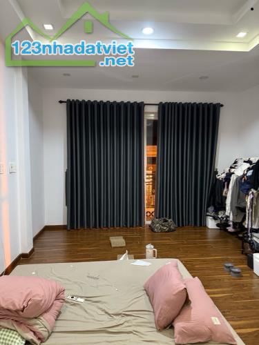 Bán gấp nhà mới đẹp ở ngay Lê Văn Lương, sát mặt tiền đường, nở hậu, 78m2, SHR, chỉ 6.8 tỷ