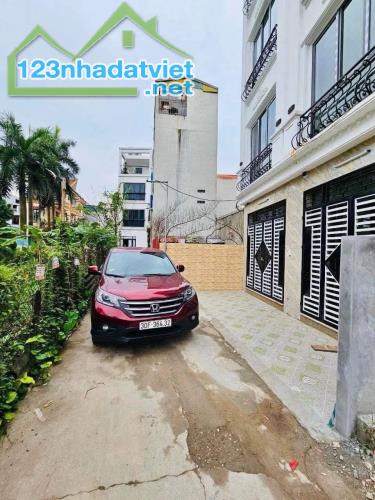 Đất đẹp đường thông ô tô vào đất ngõ Phố Phúc Lợi DT 45m2 . Giá 5.75 tỷ