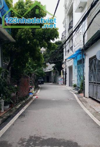 Siêu phẩm nhà Bát Khối 52 m2, 1 tầng,  mặt tiền 6 m, ngõ oto nhỉnh 5 tỷ