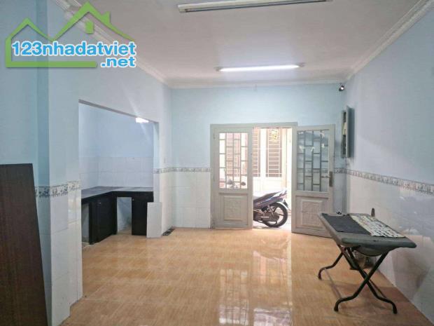 (Q7) HẺM 4M -THOÁNG-TRẦN XUÂN SOẠN -NGANG 4M-DANG CHO THUÊ NHỈNH 4 TỶ