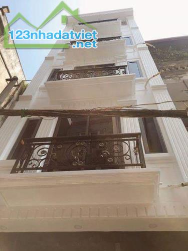 Bán nhà riêng ô tô con đỗ cửa 4PNKK, 4WC, 5 tầng tại Tây Mỗ, Nam Từ Liêm, Hà Nội, giá 5,9