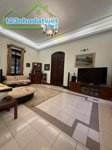 Bán biệt thự 3 tầng phố Thái Hà 170m2, 3 tầng, mt 12, lô góc, 3 mặt ngõ, chỉ 46 tỷ. - 5