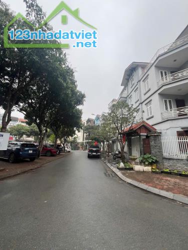 🔥 BÁN TÒA CCMN CAO CẤP TRÍCH SÀI – 7 TẦNG – 11 CĂN HỘ – DOANH THU TRÊN 1 TỶ/NĂM – GIÁ 19
