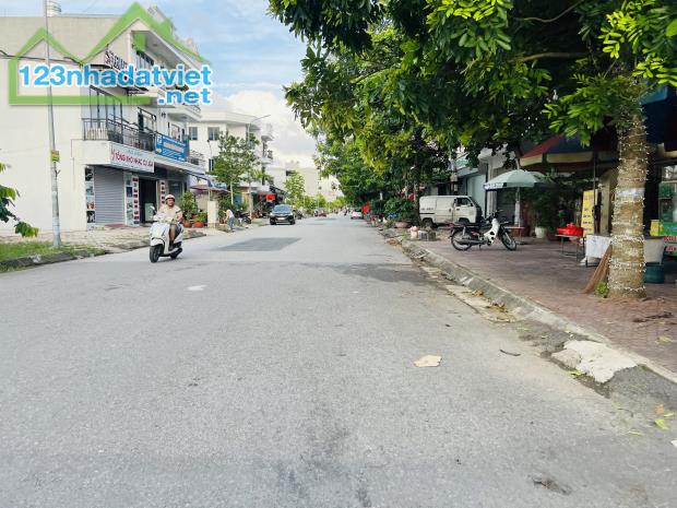 Bán lô đất  phân lô Đồng Chuối  giá chỉ từ  3,5 tỷ   LH 0979087664