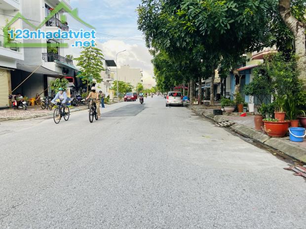 Bán lô đất  phân lô Đồng Chuối  giá chỉ từ  3,5 tỷ   LH 0979087664 - 2