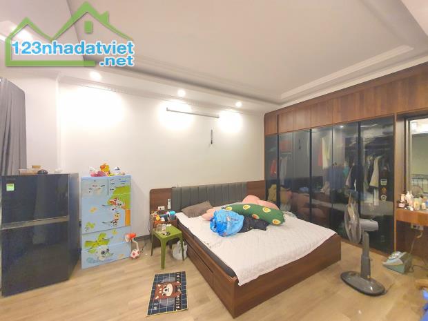 Bán nhà đường Kim Ngưu, Hai Bà Trưng, 5 tầng nhà đẹp, ô tô đỗ cổng - 2