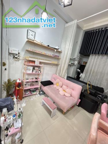 Do em đổi mặt bằng lớn hơn nên cần sang nhanh lại mặt bằng ở Phú Nhuận - 1