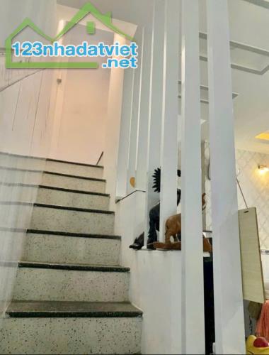 Bán Nhà Phường Ngọc Hiệp gần Cầu Hộ Phương Sài dt 50,4m2 Giá: 2 tỷ 650 triệu  lh e Hải