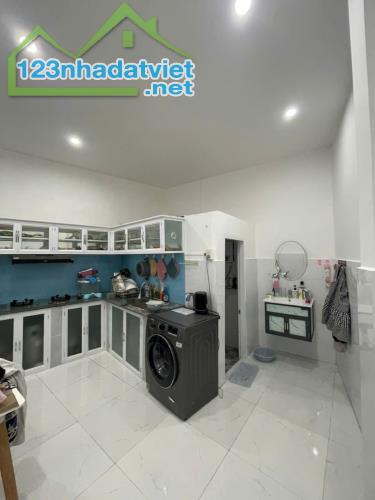 Bán Nhà Phường Ngọc Hiệp gần Cầu Hộ Phương Sài dt 50,4m2 Giá: 2 tỷ 650 triệu  lh e Hải - 1