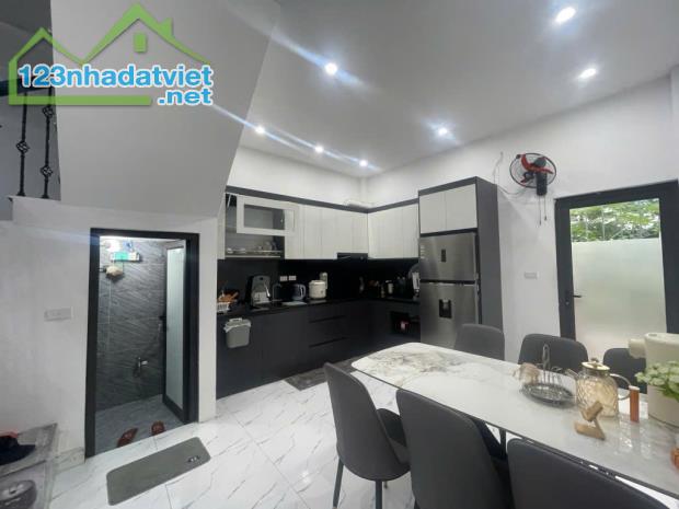 NHÀ ĐẸP FULL NỘI THẤT 40m2 AN DƯƠNG- 2 THOÁNG- LÔ GÓC 3.2 TỶ - 4