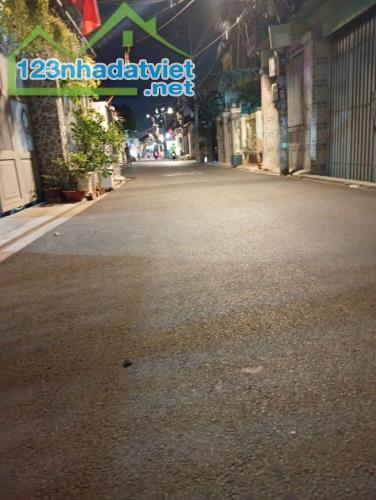 BÁN GẤP NHÀ,HXH,SHR,DT:100 M2 .2 TẦNG CHỈ 7.5 TỶ .Đ.PHẠM HỮU LẦU KẾ. PHÚ MỸ HƯNG QUẬN 7.