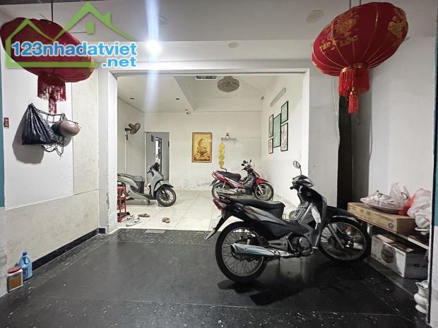 SIÊU RẺ – CHDV 168M² (10x15) – 2 TẦNG BTCT – DÒNG TIỀN 500TR/NĂM – HXT THÔNG – 2 CĂN RA - 1