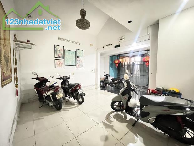 SIÊU RẺ – CHDV 168M² (10x15) – 2 TẦNG BTCT – DÒNG TIỀN 500TR/NĂM – HXT THÔNG – 2 CĂN RA - 3