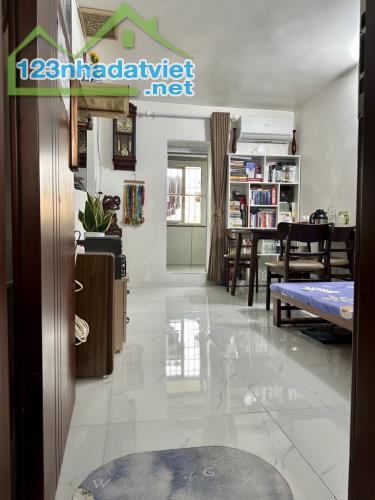 💥 Xuân la Tây Hồ nhỉnh 8tỷ nhà 5tầng. Mt5m . Giá cực êm.với dt 40m² gần ngay bệnh viện ti