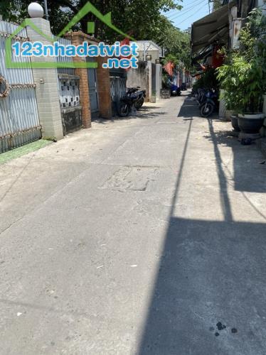 ♥ Nhà Kiệt rộng Hoàng Diệu, kẹp kiệt thoáng, 55m2, 3 mê đúc, sân rộng, 3.65 tỷ - 3