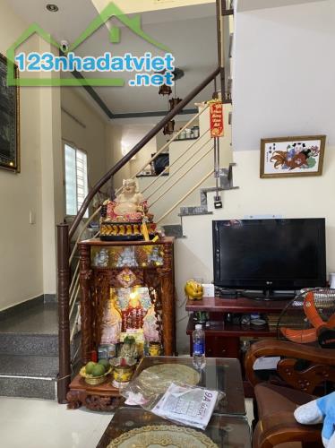 ♥ Nhà Kiệt rộng Hoàng Diệu, kẹp kiệt thoáng, 55m2, 3 mê đúc, sân rộng, 3.65 tỷ