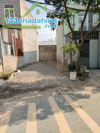 chủ kẹt tiền cần bán nhà ngay trung tâm hóc môn giá chỉ 730 triệu