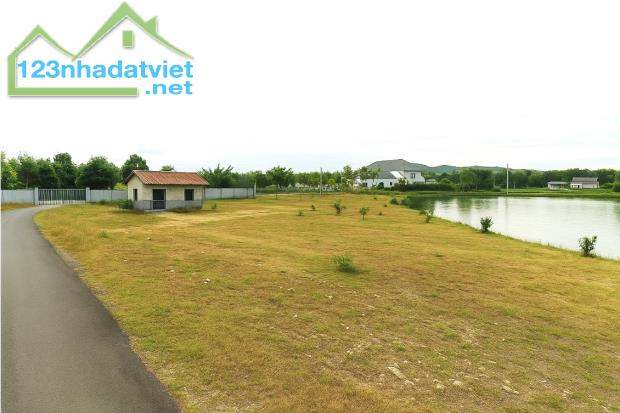 BÁN 300m2 ĐẤT MẶT TIỀN NHỰA BƯỚC BỘ QUA CỔNG KHU CÔNG NGHIỆP 630HA ĐÚNG 439TR
