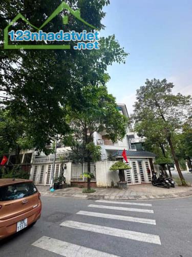Cắt lỗ nhà Foresa  Xuân Phương 91x4T, MT6m, vỉa hè ô tô tránh, 20 tỷ - VIEW CÔNG VIÊN - 2