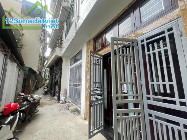 LÊ VĂN LƯƠNG -NGUYỄN NGỌC VŨ! DT: 37Mx 5 tầng ,Mt 3,5m (giá  8.85 tỷ ) TrungTâm Cầu Giấy