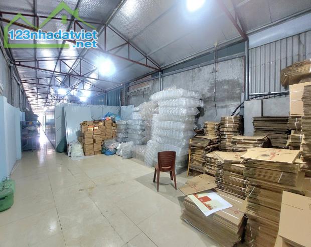 Cho thuê 240m kho xưởng đường Tam Trinh, khu ko có quy hoạch, 18tr/th