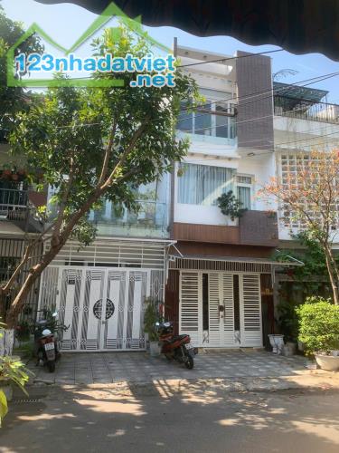 Chính chủ Bán nhà 3 tầng. Đường Cao Xuân Dục, quận Hải Châu. Đà Nẵng. LH 0905 277 522