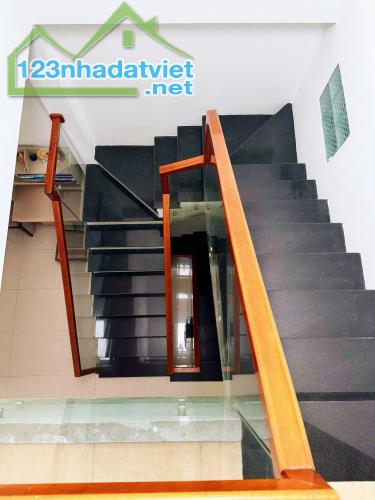 Chính chủ Bán nhà 3 tầng. Đường Cao Xuân Dục, quận Hải Châu. Đà Nẵng. LH 0905 277 522 - 2