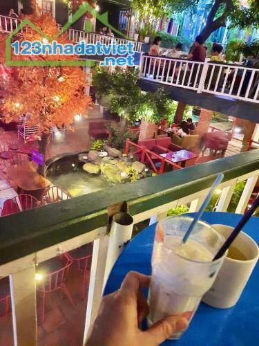 BÁN GẤP QUÁN CAFE SÂN VƯỜN 2 MẶT TIỀN – 26 x 24, FULL ODT  GIẢM 17 TỶ