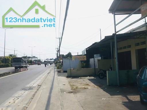 NHÀ MẶT TIỀN QL22 - BÁN GẤP GIẢM 250 TRIỆU - 1