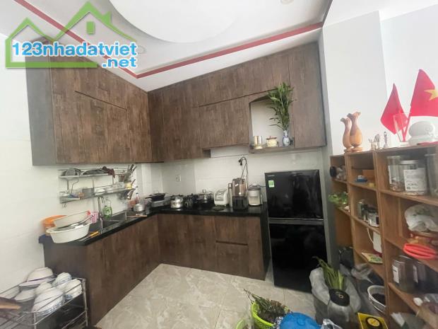 NHÀ 2 TẦNG MẶT TIỀN LẠC LONG QUÂN 50M2, NGANG 3,7M, GIÁ CHỈ 6 TỶ 350 - 1