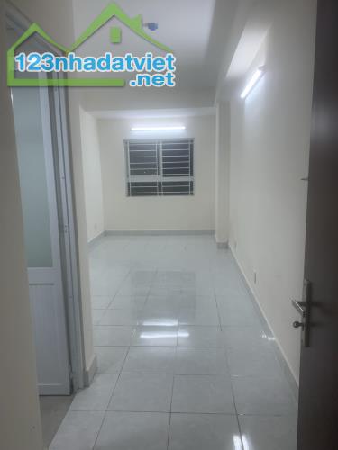 Cho thuê căn hộ 2PN tại chung cư 35 Hồ Học Lãm, nhà trống mới nhận bàn giao, giá 5,5 - 4