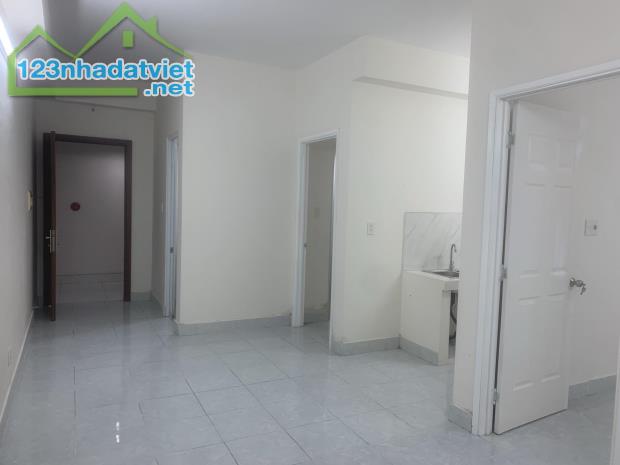 Cho thuê căn hộ 2PN tại chung cư 35 Hồ Học Lãm, nhà trống mới nhận bàn giao, giá 5,5 - 3