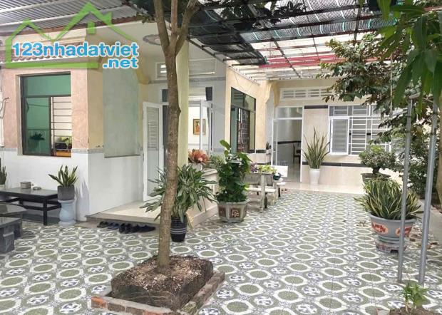 Nhà vườn đẹp cần tìm chủ mới ở gần Bò Tơ Hồng Đào Củ Chi dt 170m2 có thổ. 715 TRIỆU.