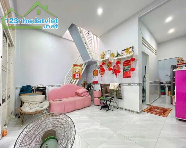 cần ra gấp căn nhà 78m2 sổ hồng riêng 690tr ở Trung Chánh Hóc Mônn !!! - 2