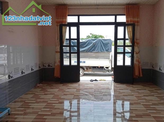 Sốc giá Chủ Ngộp 900triệu Tân Xuân Hóc Môn 92m2 sổ hồng riêng 1trệt 1 lầu Bao Phí Thuế