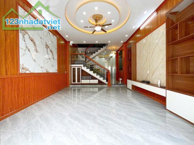 CẦN BÁN CĂN NHÀ LẦU ,GẦN TRƯỜNG THPT VÕ VĂN TẦN,SHR ,1 XẸT ĐƯỜNG XE HƠI - 2