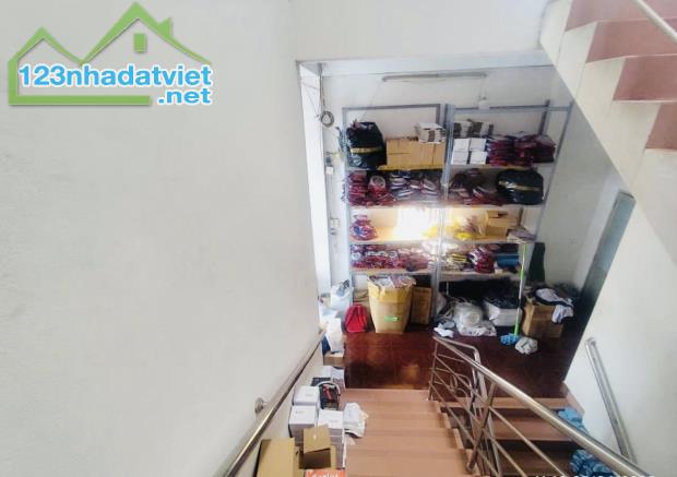 BÁN ĐẤT TẶNG NHÀ 3 TẦNG. DT 8M x 20M. DTCN 130m2-SÁT TRƯỜNG CHINH SONG HÀNH Q12 - 1