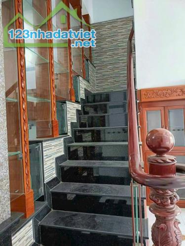 bán nhà xuân thới sơn hóc môn  diện tích 5x20 1 trệt 2 lầu ,6pn,3wc giá 4 tỷ 8